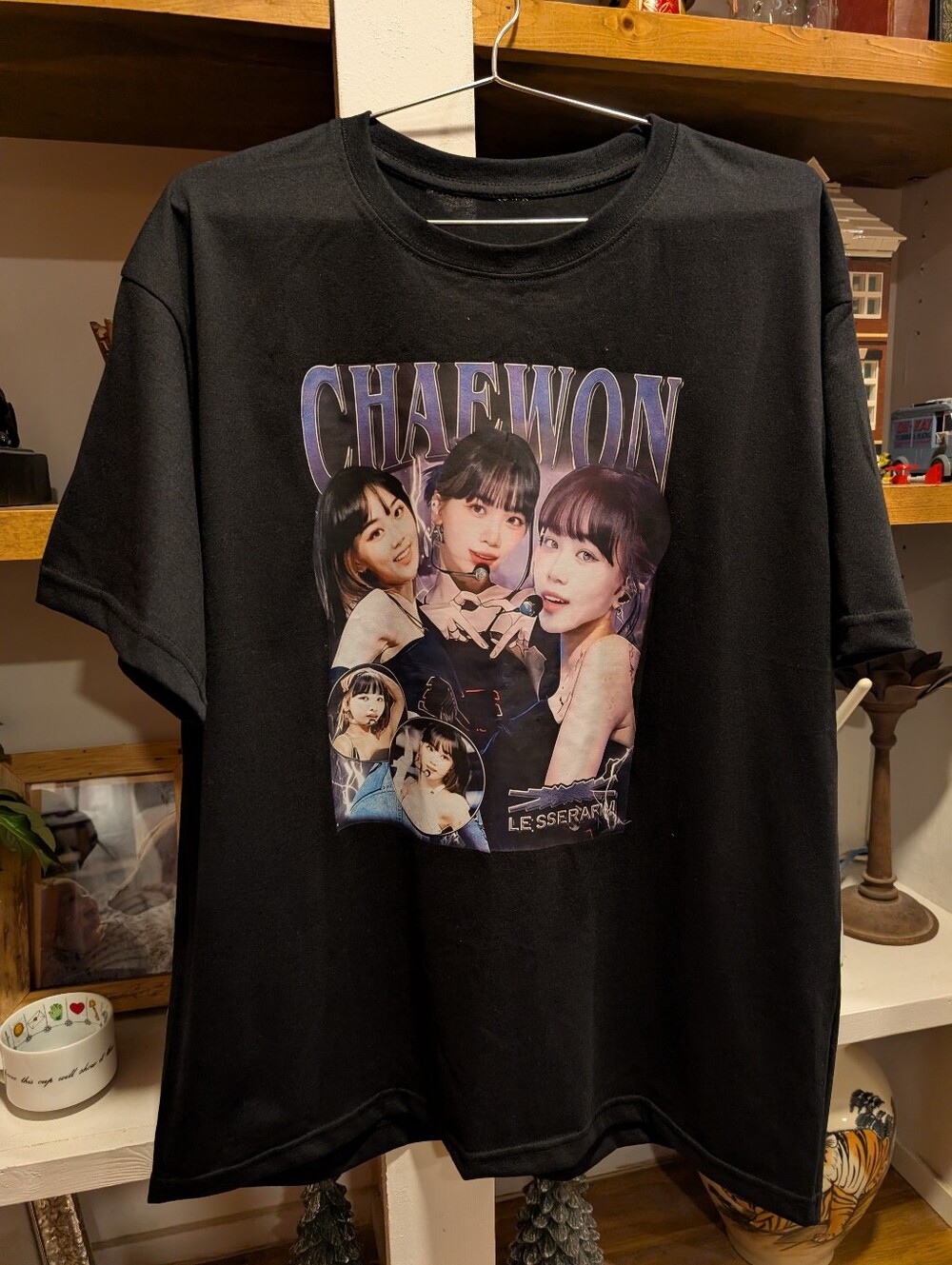 Chaewon Graphic 90s Style Black T-shirt Size XL